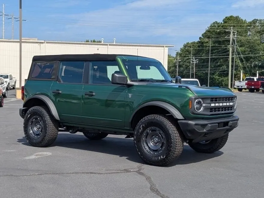 2025 Ford Bronco Base photo 1