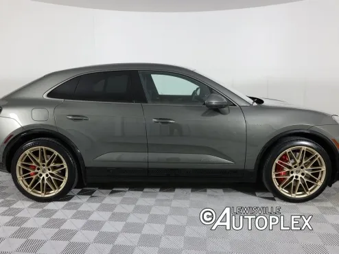 2025 Porsche Macan Electric Turbo photo 4