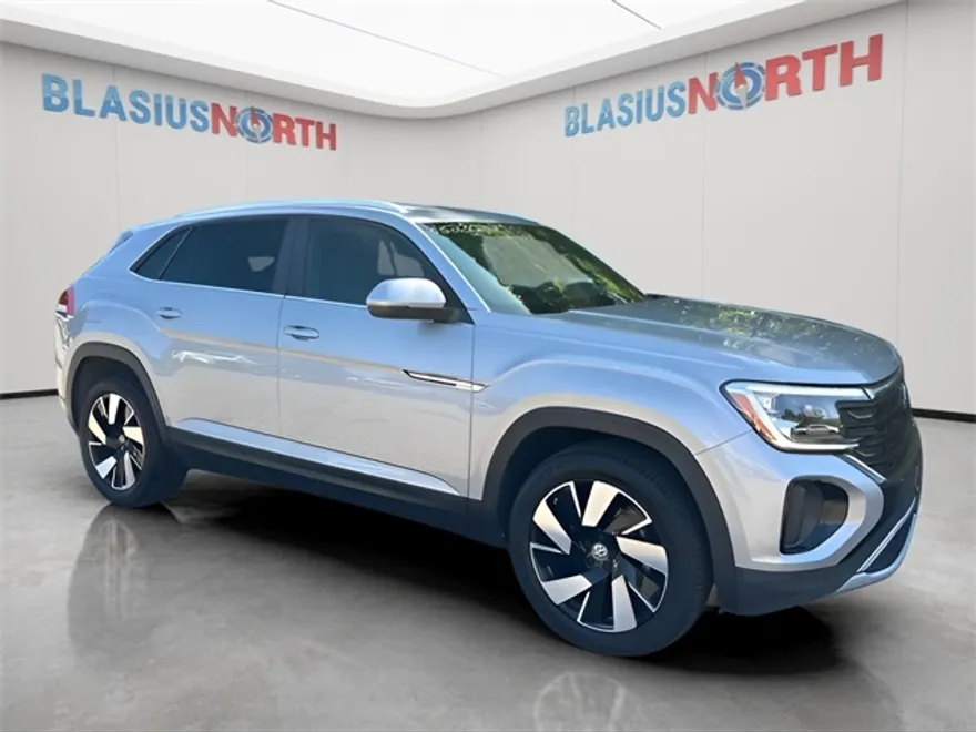 2024 Volkswagen Atlas Cross Sport SE Technology photo 1