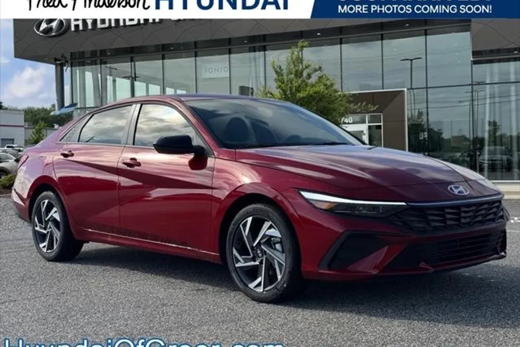 2025 Hyundai Elantra SEL Sport photo 1