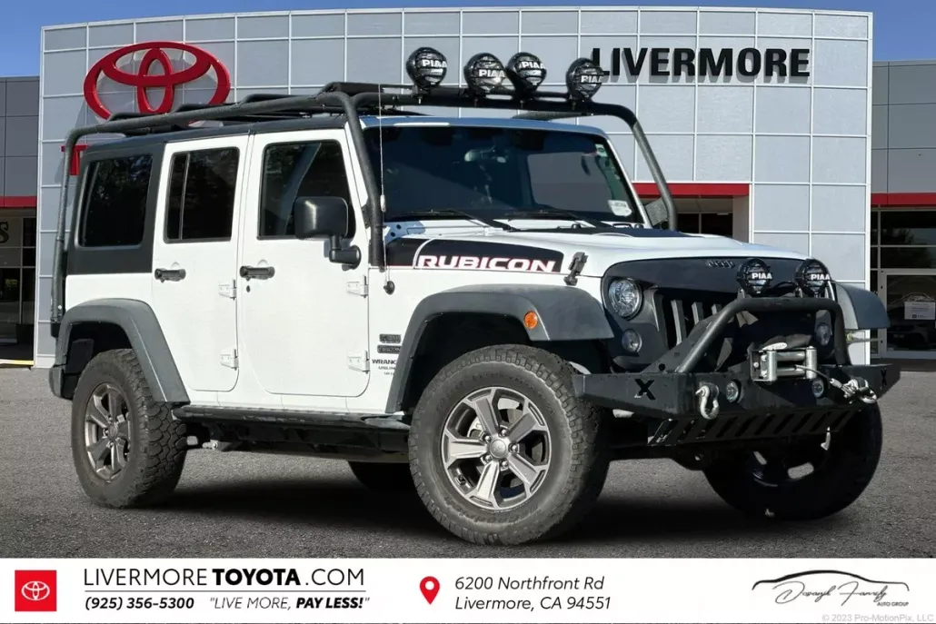 2017 Jeep Wrangler Unlimited Rubicon Recon photo 1