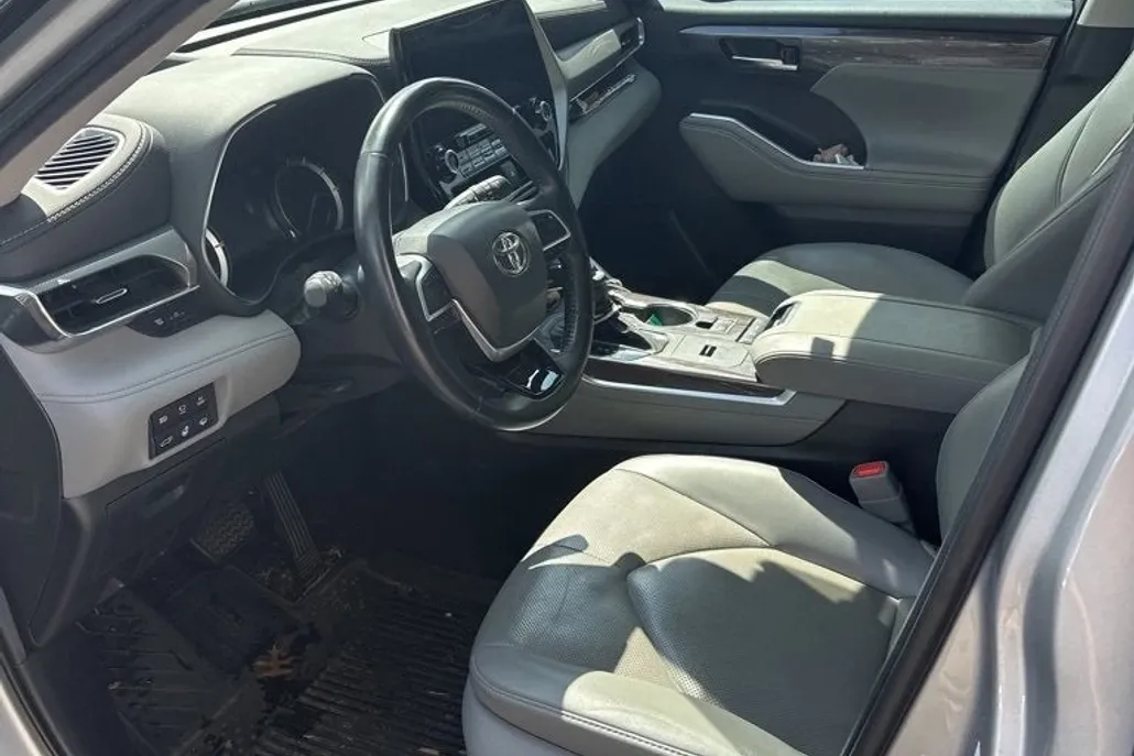2022 Toyota Highlander Hybrid Platinum photo 1
