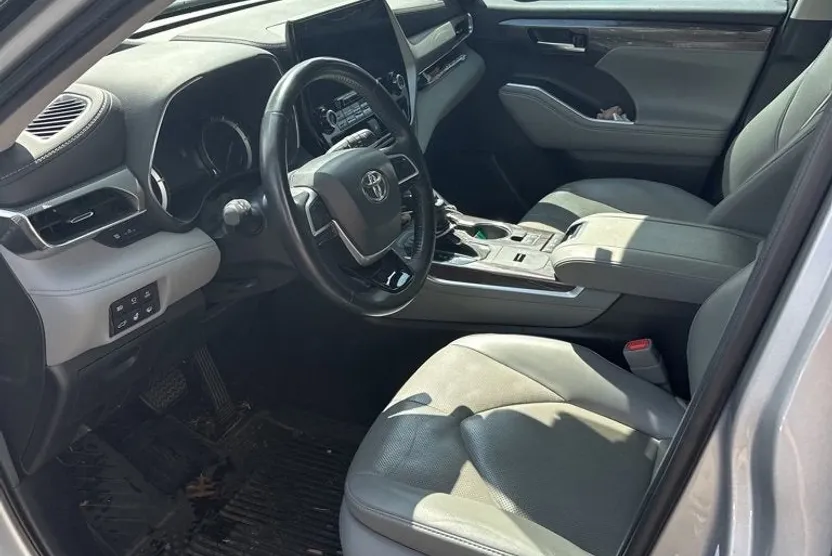 2022 Toyota Highlander Hybrid Platinum photo 1