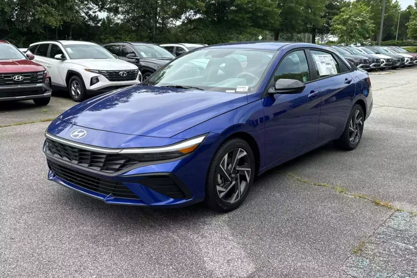 2025 Hyundai Elantra SEL Sport photo 1