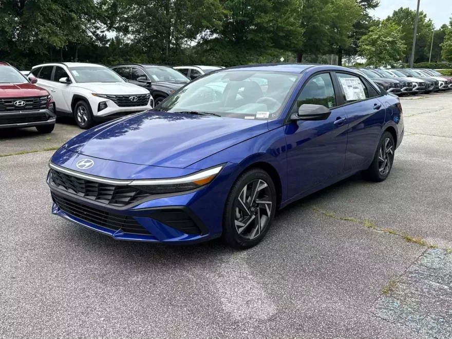 2025 Hyundai Elantra SEL Sport photo 1