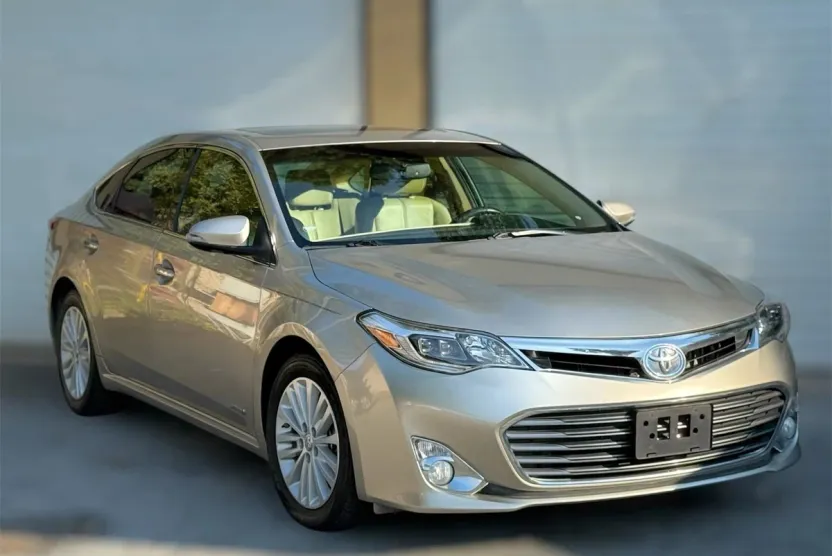 2013 Toyota Avalon XLE Premium Hybrid photo 1