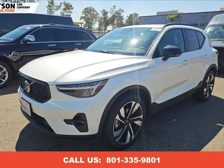 2025 Volvo XC40 Plus photo 1
