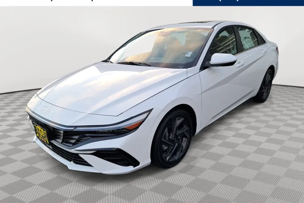 2025 Hyundai Elantra SEL Convenience photo 1