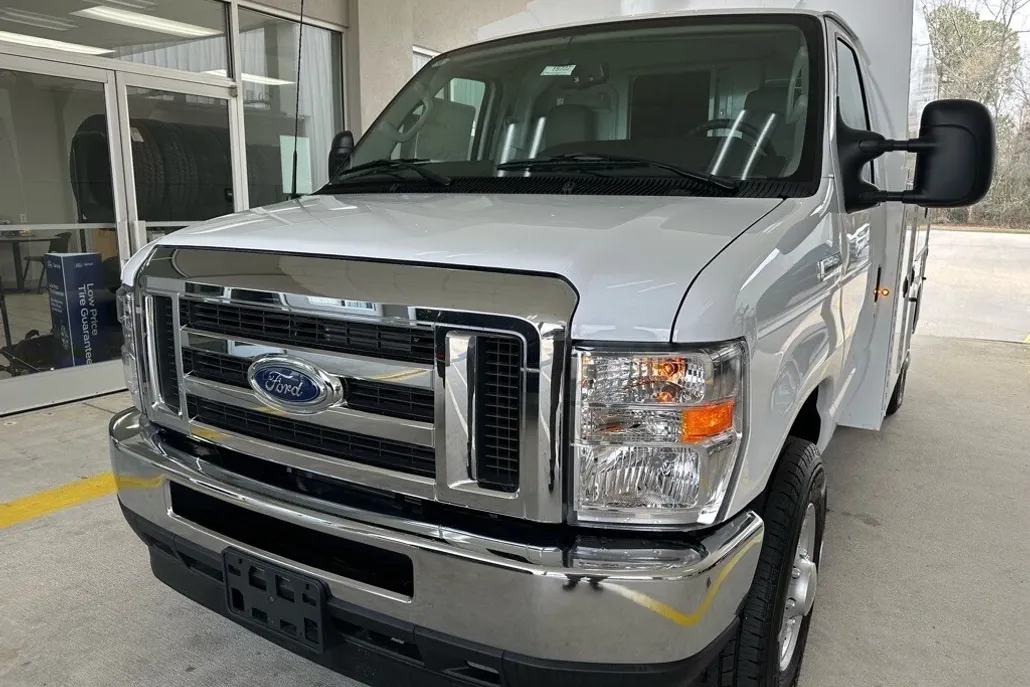 2025 Ford E-350 Base photo 1