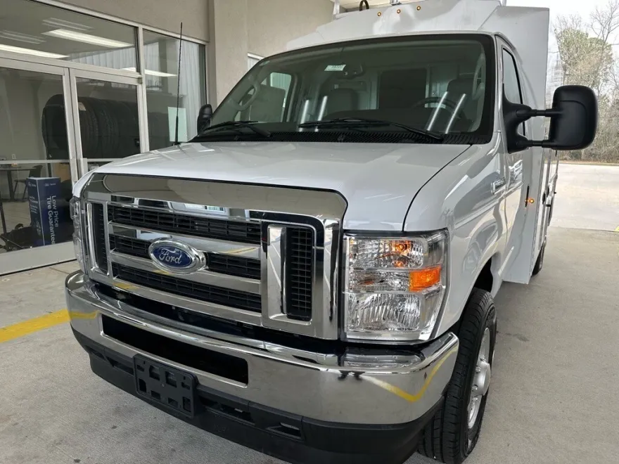 2025 Ford E-350 Base photo 1