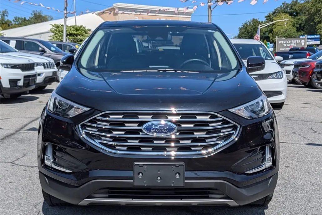 2022 Ford Edge SEL photo 1