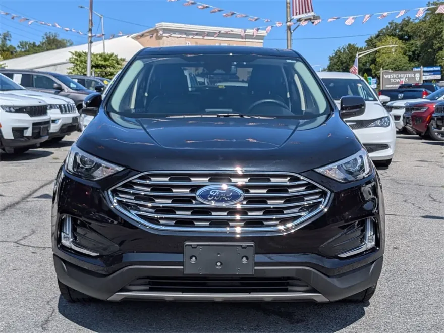 2022 Ford Edge SEL photo 1