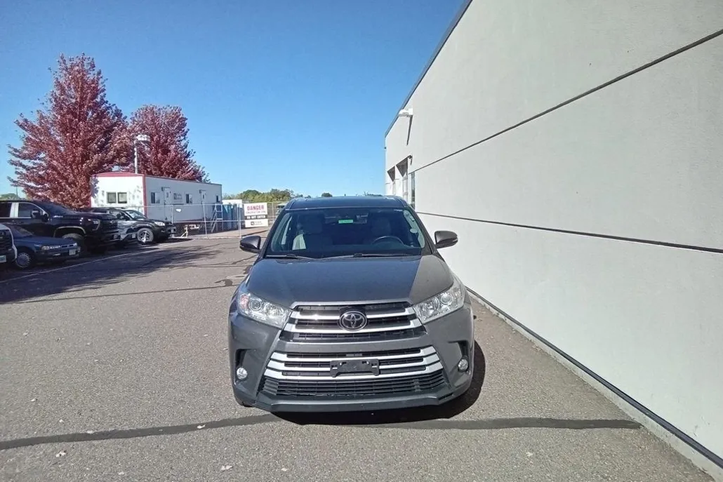 2017 Toyota Highlander XLE photo 1