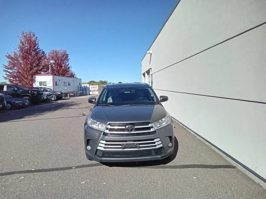 2017 Toyota Highlander XLE photo 1