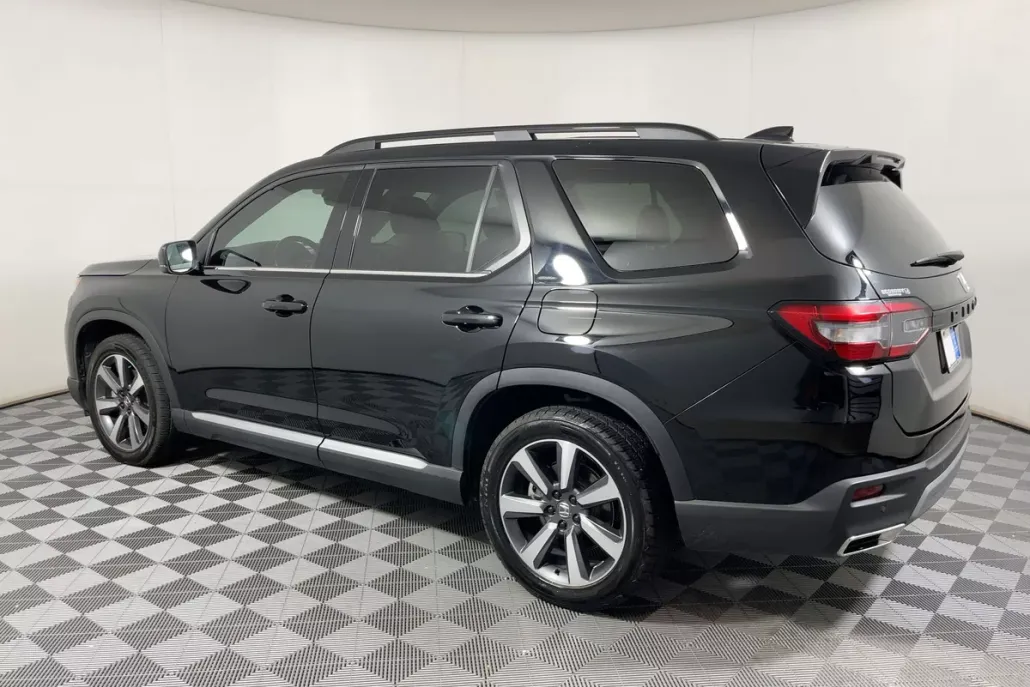2023 Honda Pilot Touring photo 1