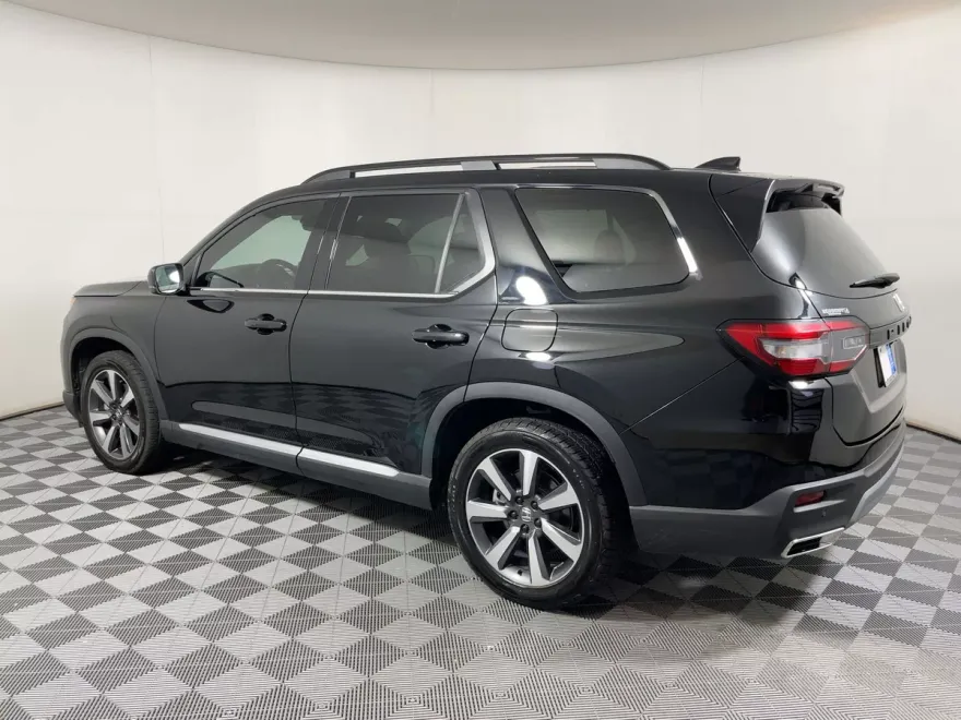 2023 Honda Pilot Touring photo 1