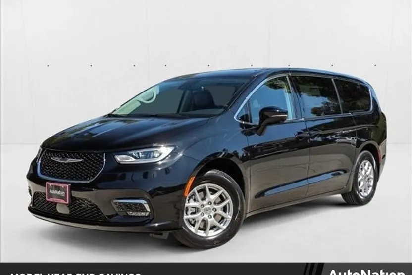 2024 Chrysler Pacifica Touring L photo 1