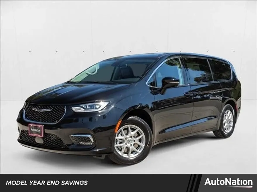 2024 Chrysler Pacifica Touring L photo 1