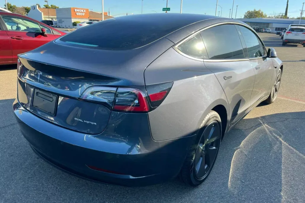 2022 Tesla Model 3 Long Range photo 1