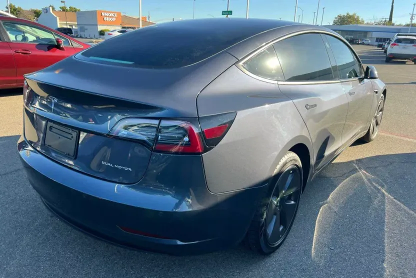 2022 Tesla Model 3 Long Range photo 1