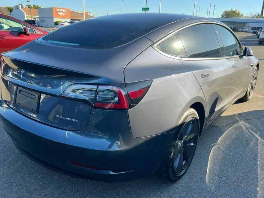 2022 Tesla Model 3 Long Range photo 1