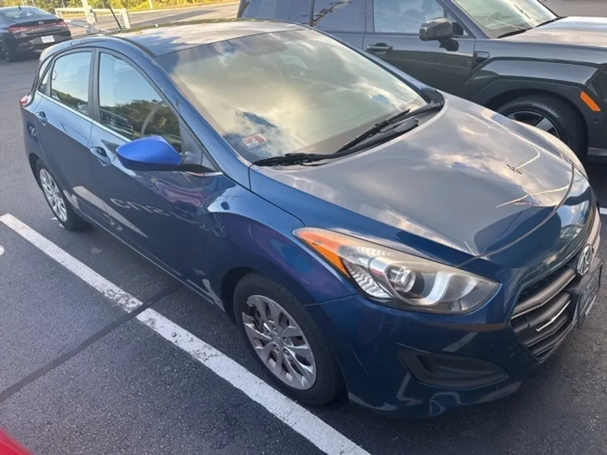 2016 Hyundai Elantra GT Base photo 1