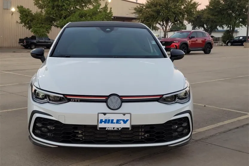 2022 Volkswagen Golf GTI SE photo 1