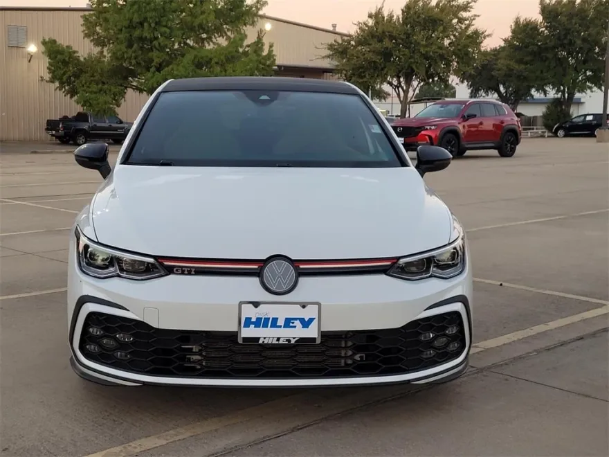 2022 Volkswagen Golf GTI SE photo 1
