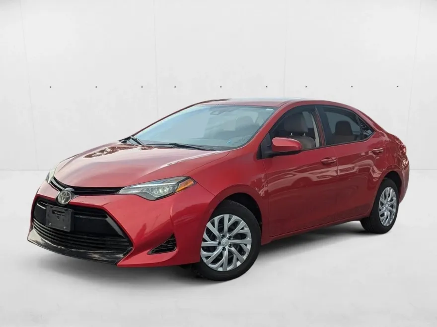 2018 Toyota Corolla LE photo 1