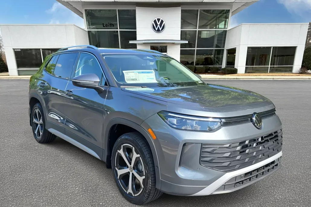 2025 Volkswagen Tiguan SE photo 1