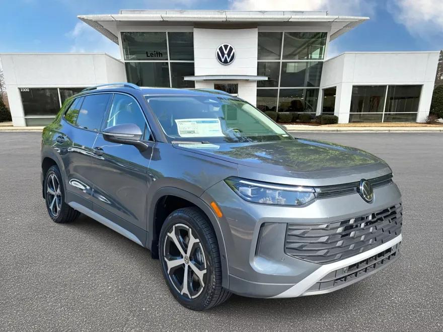 2025 Volkswagen Tiguan SE photo 1