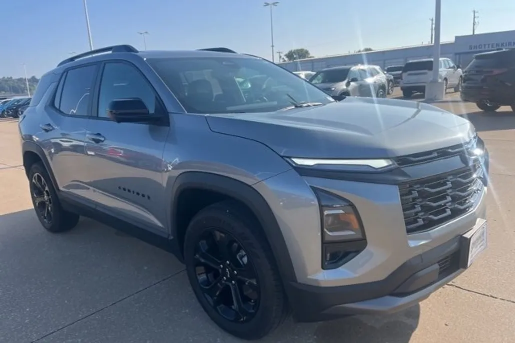 2025 Chevrolet Equinox LT photo 1