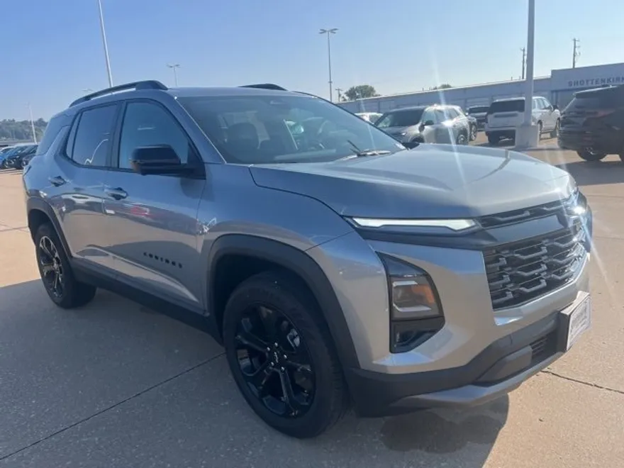 2025 Chevrolet Equinox LT photo 1