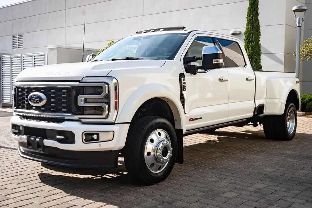 2024 Ford F-450 photo 1