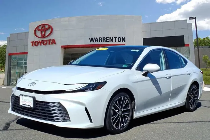 2025 Toyota Camry Hybrid XLE photo 1