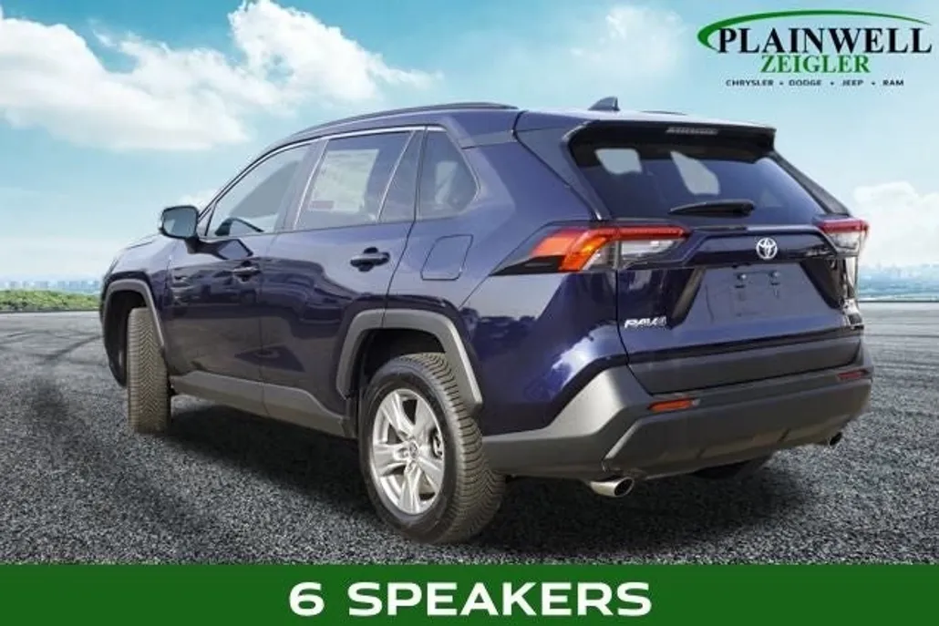 2022 Toyota RAV4 XLE photo 1