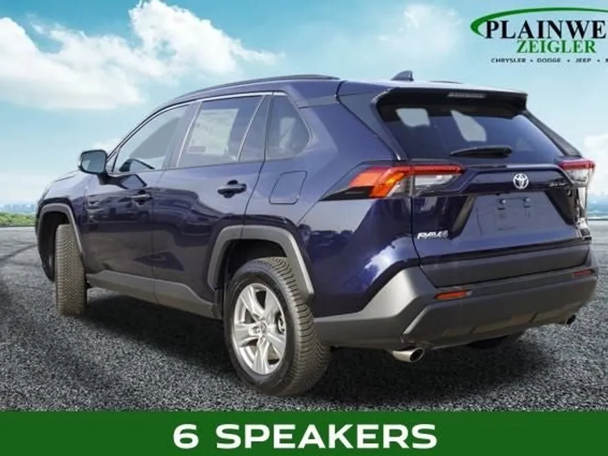 2022 Toyota RAV4 XLE photo 1