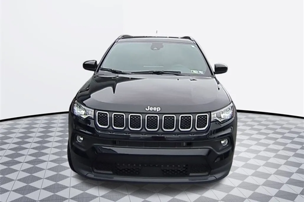 2024 Jeep Compass Latitude photo 1