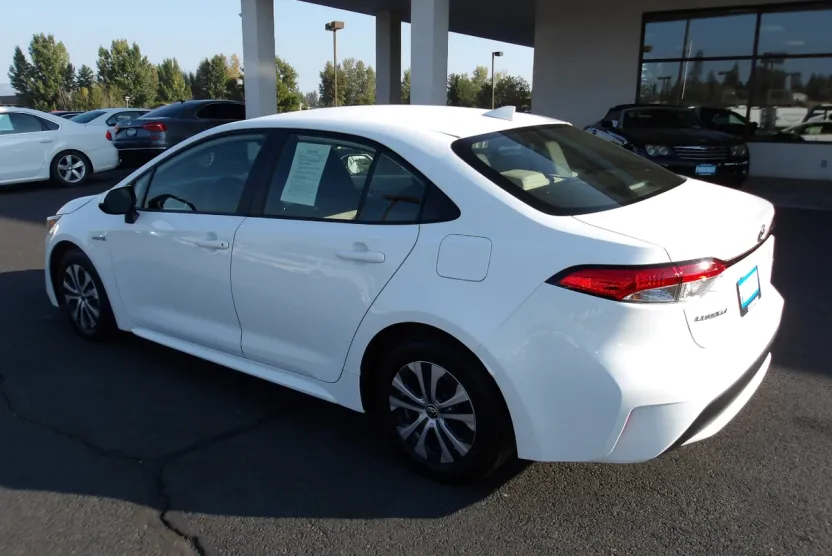 2021 Toyota Corolla LE Hybrid photo 1