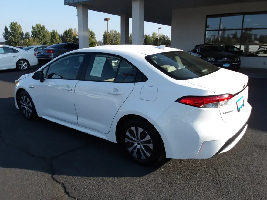 2021 Toyota Corolla LE Hybrid photo 1