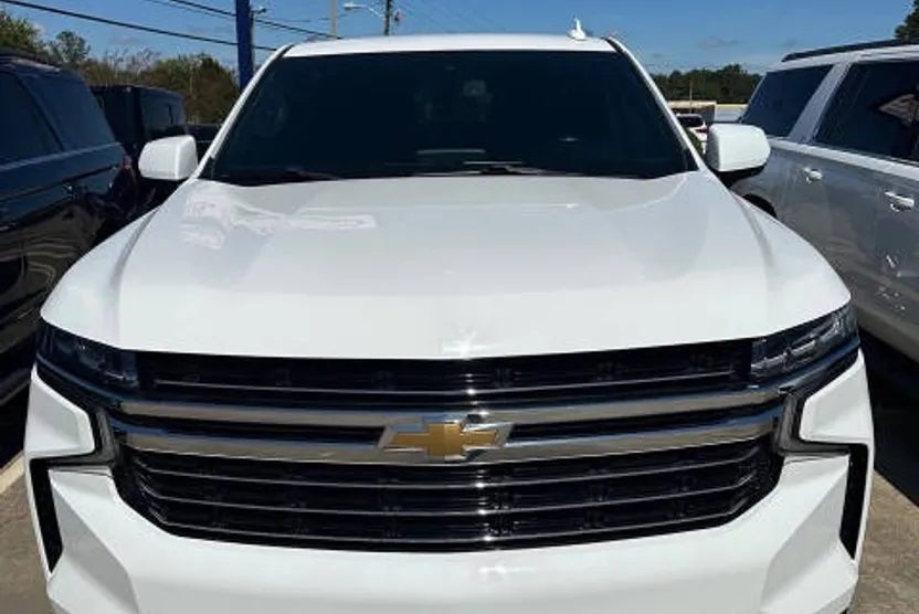 2021 Chevrolet Suburban LT photo 1