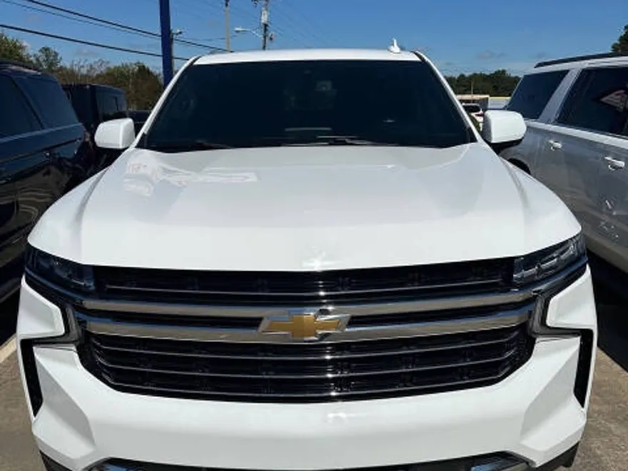 2021 Chevrolet Suburban LT photo 1