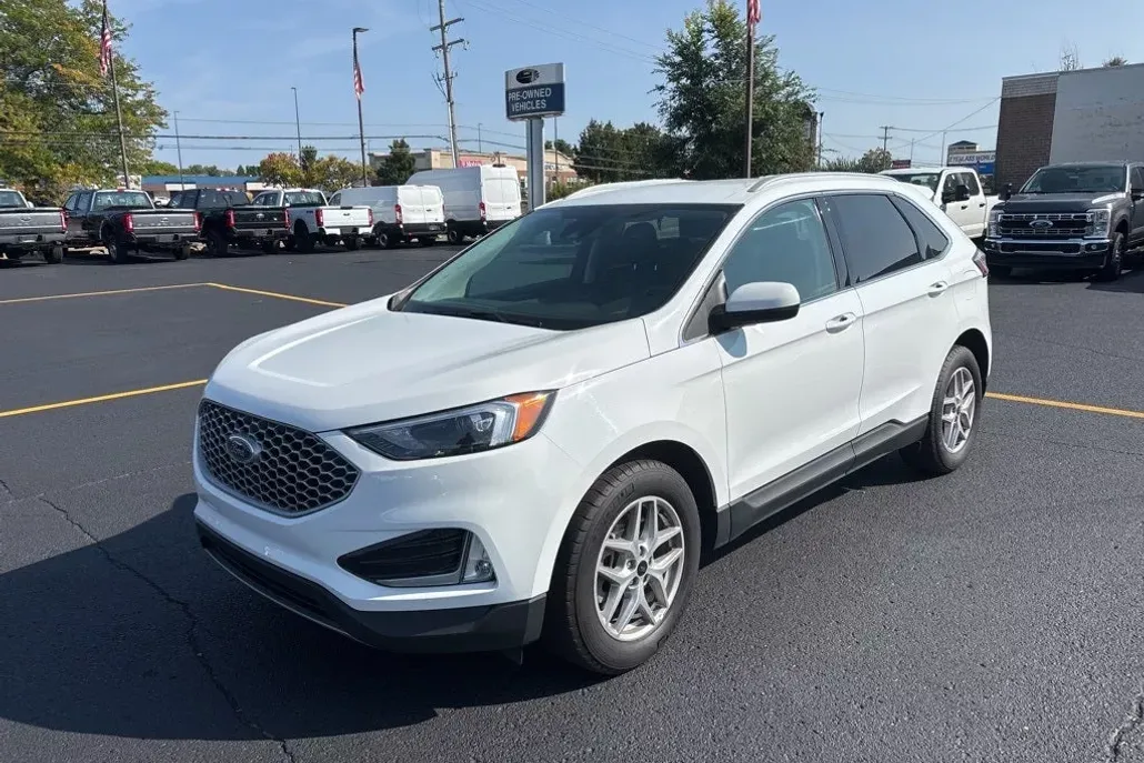 2024 Ford Edge SEL photo 1