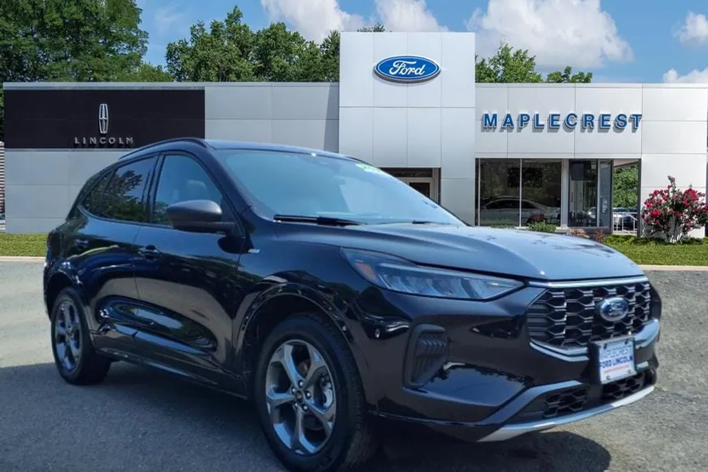 2023 Ford Escape ST-Line photo 1