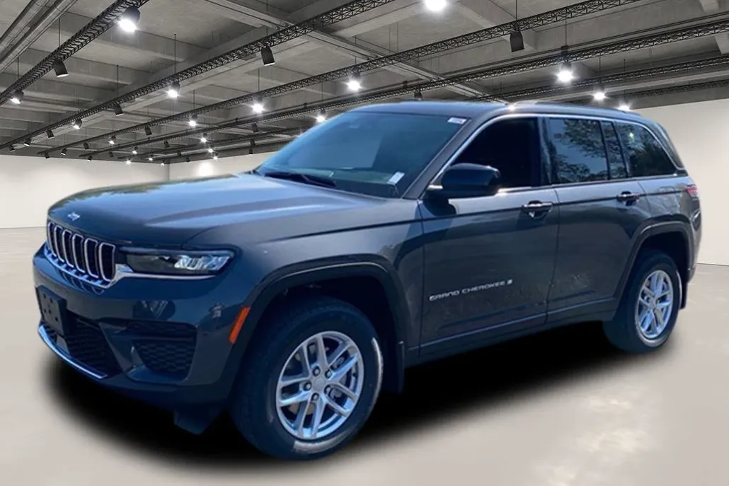 2025 Jeep Grand Cherokee Laredo Altitude photo 1
