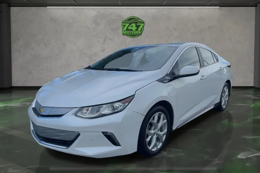 2018 Chevrolet Volt Premier photo 1