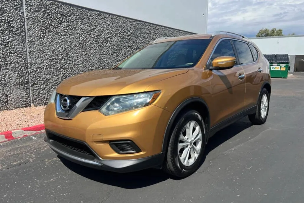 2014 Nissan Rogue SV photo 1