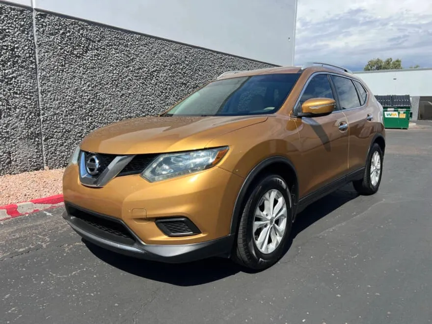2014 Nissan Rogue SV photo 1