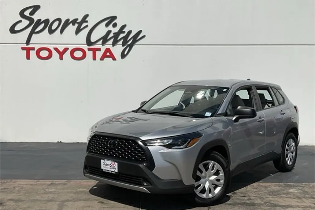 2023 Toyota Corolla Cross L photo 1