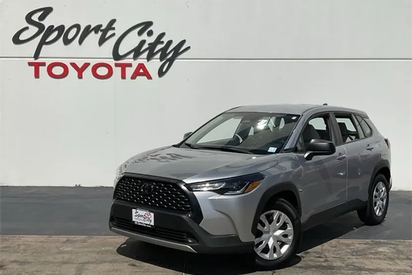 2023 Toyota Corolla Cross L photo 1
